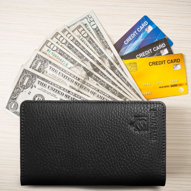wallet-with-money-credit-card (2)-min